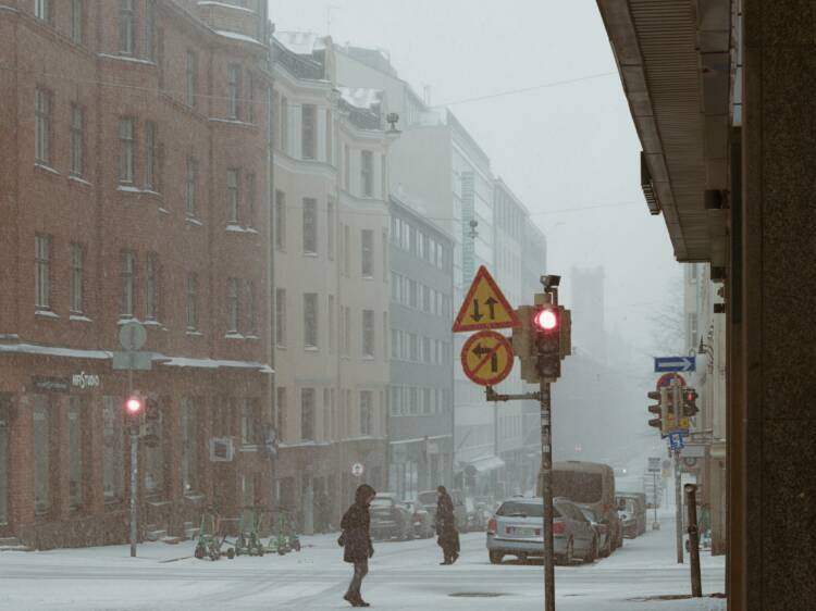 Gata i Helsingfors med snöväder.